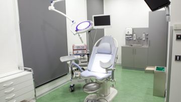 Eingriffsraum in der Aschaffenburger Praxis Operationsraum Dr. Sawaya